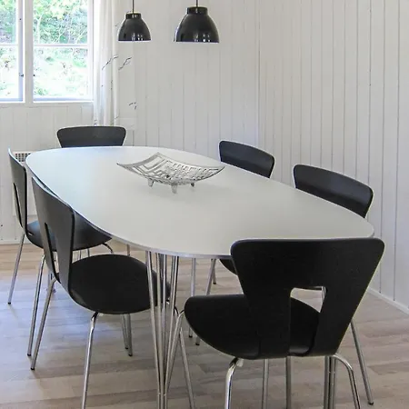 Prázdninový dům A Beautiful In Aakirkeby With 4 Bedrooms And Wifi *