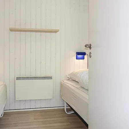 Prázdninový dům A Beautiful In Aakirkeby With 4 Bedrooms And Wifi