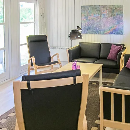 Prázdninový dům A Beautiful In Aakirkeby With 4 Bedrooms And Wifi *